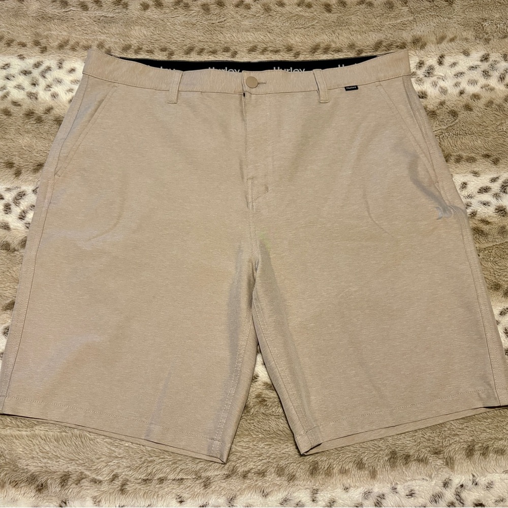 Hurley Men’s Beige Flat Front Casual Shorts